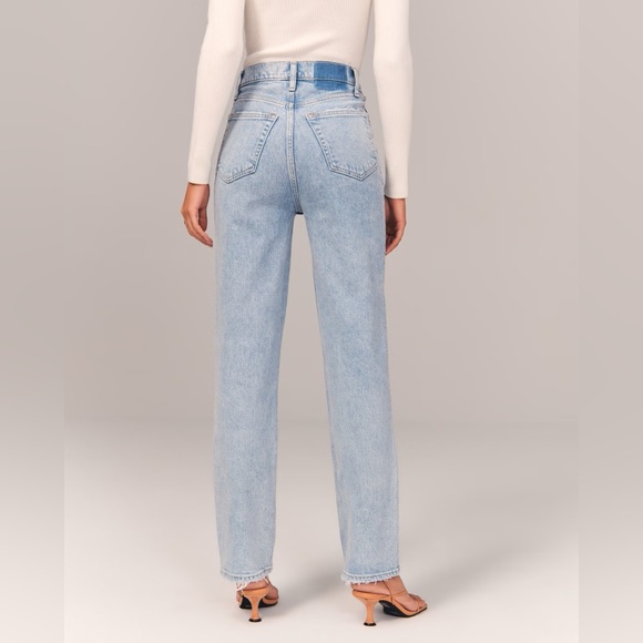 Abercrombie & Fitch Ultra High Rise 90s Straight Jean Lightwash Size 31 - Picture 2 of 10